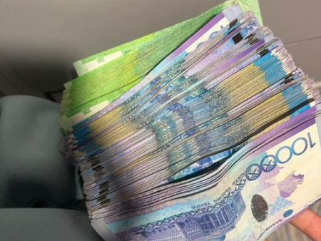 Огромный джекпот в Glory казино – Казах сорвал куш!