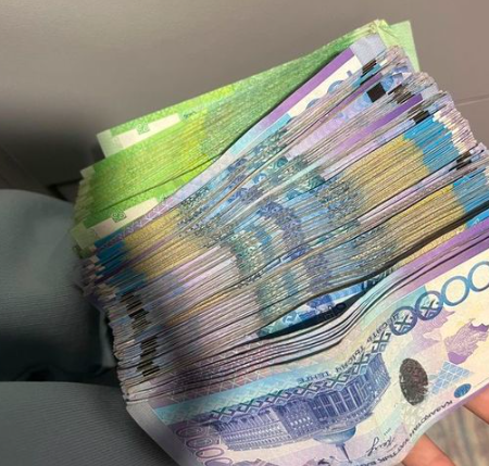 Огромный джекпот в Glory казино – Казах сорвал куш!